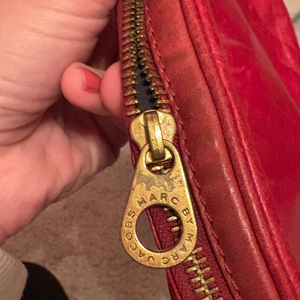 Marc by Marc Jacobs Red Leather Crossbody Bag with Gold Hardware + dustbag - Picture 2 of 5